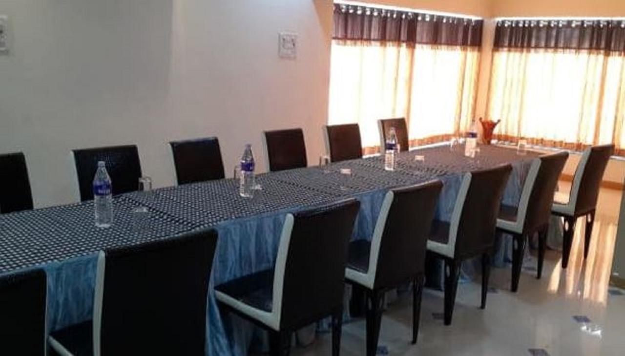 Manohar Mahal Hotel Jālgaon Kültér fotó