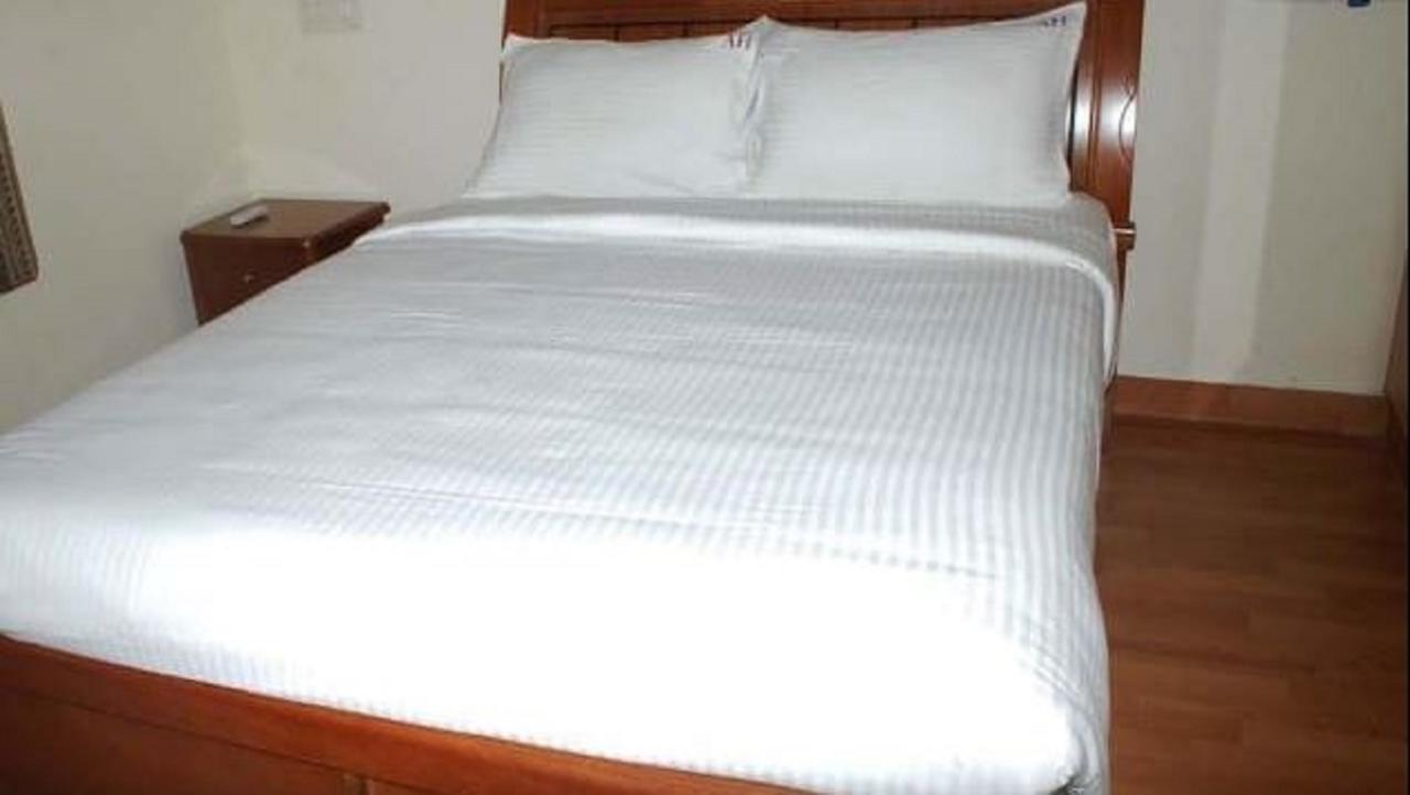 Manohar Mahal Hotel Jālgaon Kültér fotó